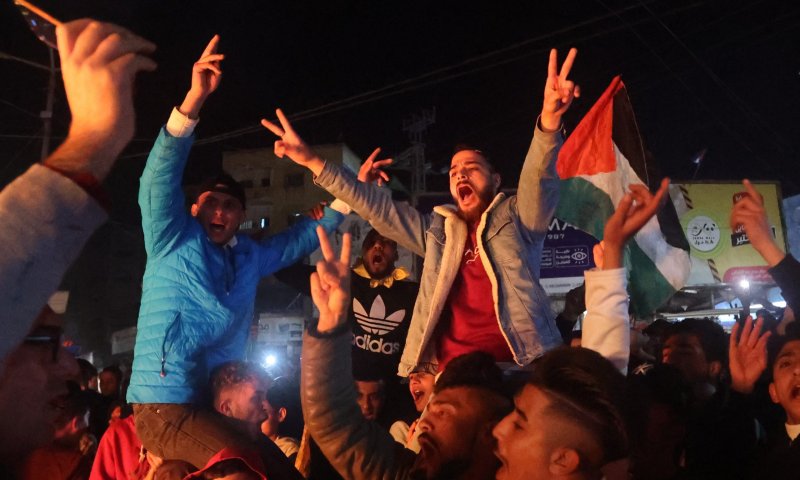 אחרי הטבח: בעזה חגגו את רצח המתפללים בירושלים