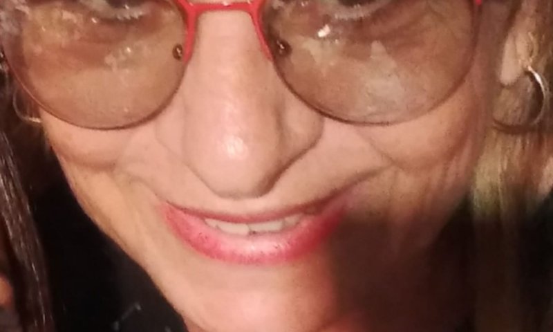 סופרת ותומכת ליכוד: הכל על החשודה ששלחה מכתבי איום לבנט