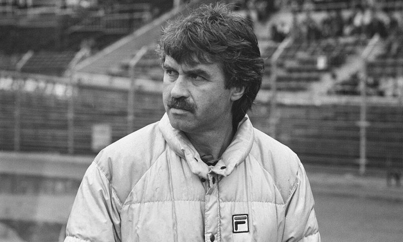 אליל בסיאול קנברה ומוסקבה: חוס הידינק חוגג 77