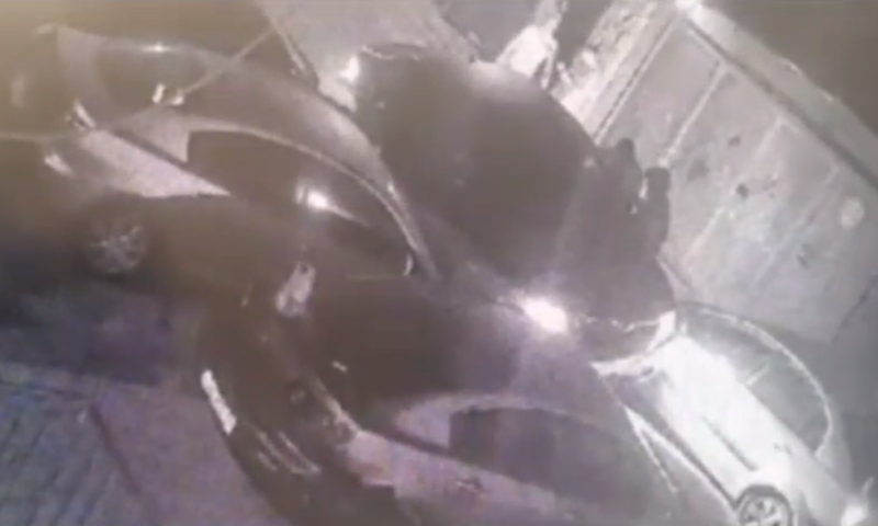 קשה לצפייה: סירב למסור את הטלפון ונורה