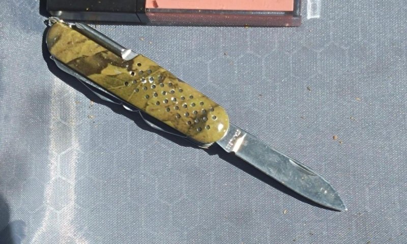 במהלך השבת: אישה ניסתה לדקור מתפללים במאה שערים ונעצרה