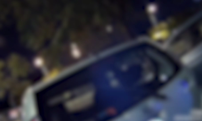 קיבל דו"ח וחבט בפניה של הפקחית. צפו בתיעוד