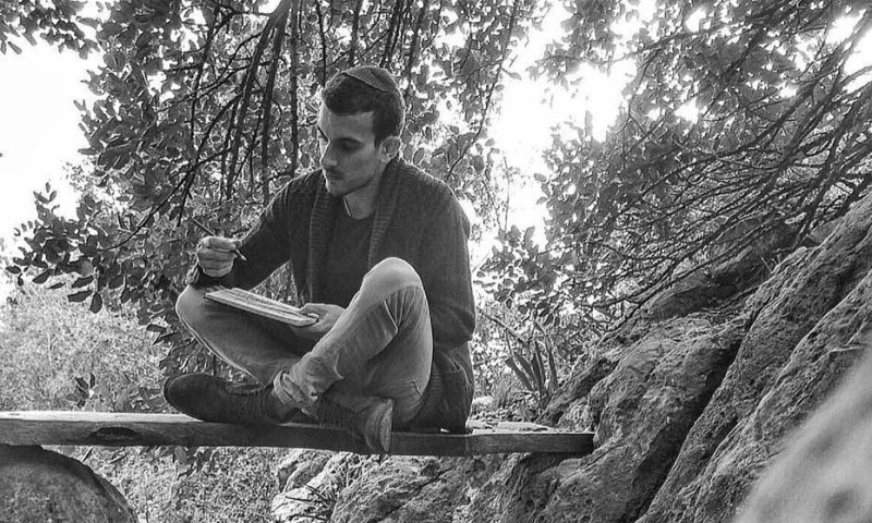 שטיסל בגרסה הסרוגה: הכירו את הצייר הביני"ש