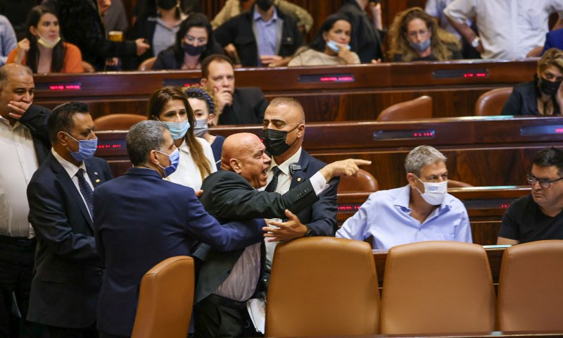 פריג' מתפוצץ על תומא-סלימאן: "תשתקי"