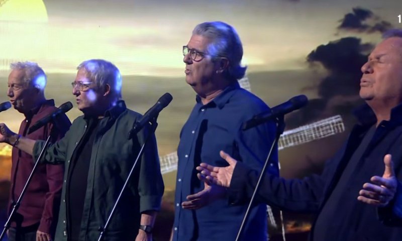 "זהו זה" בביצוע לשיר: "שש עשרה מלאו לנער"