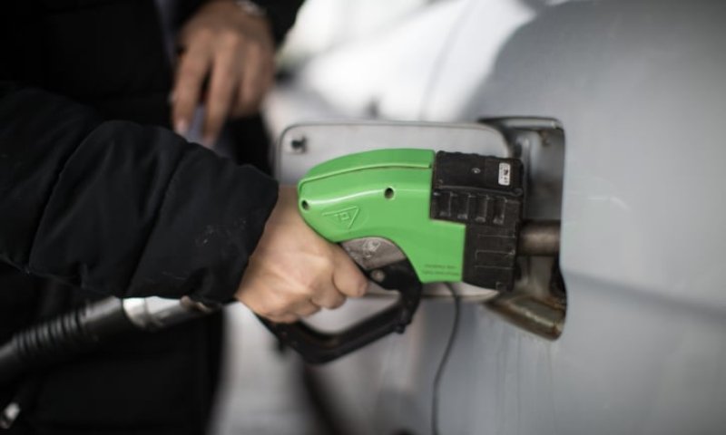 החל מהלילה: הוזלה משמעותית במחיר הדלק