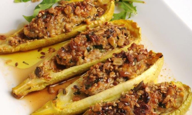 לחובבי הממולאים: סירות קישואים במילוי בשר