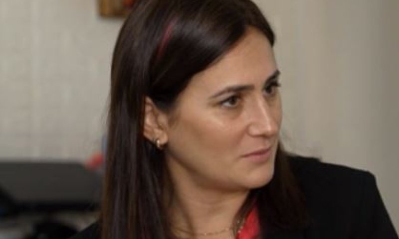 אשתו של הקצין שצילם חיילות מדברת. צפו בהצצה