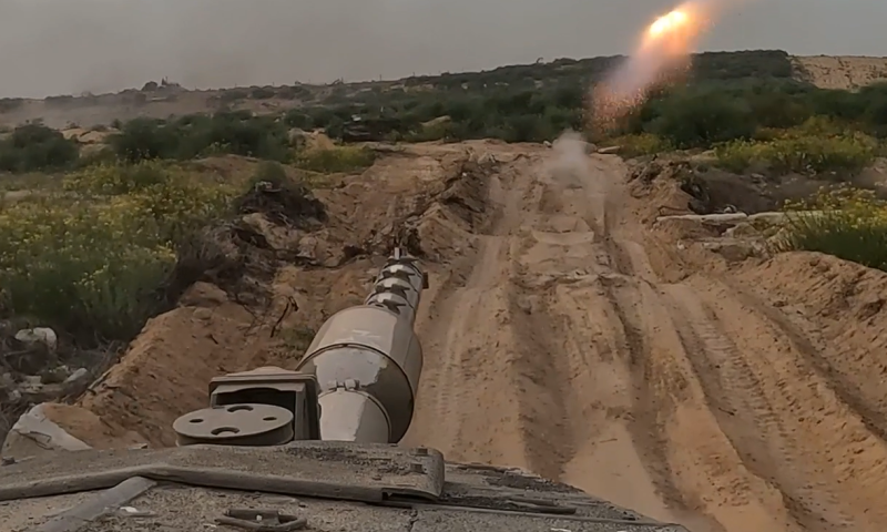 צפו: צה"ל בעומק הרצועה ביבשה, באוויר ובים