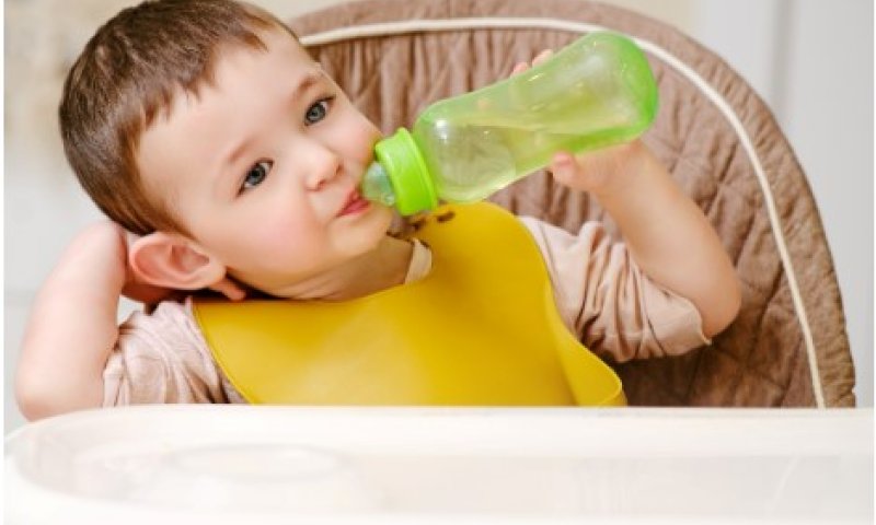 כיצד לגרום לילדים לשתות יותר בקיץ?