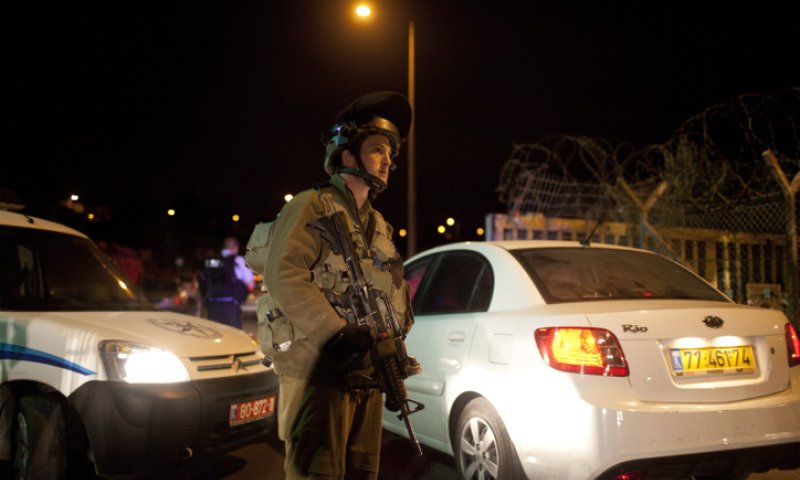 פיגוע ירי בצומת תפוח: חייל פצוע קל; המחבל נהרג