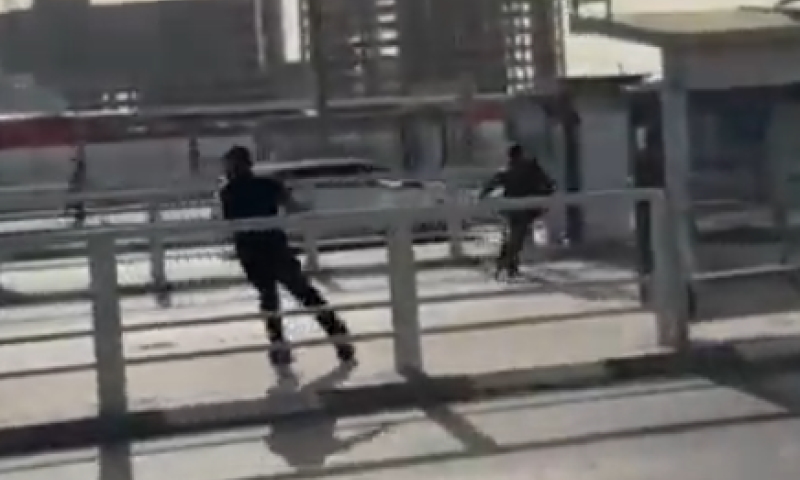 שולף סכין, דוקר ומחוסל: תיעוד הפיגוע בבאר שבע