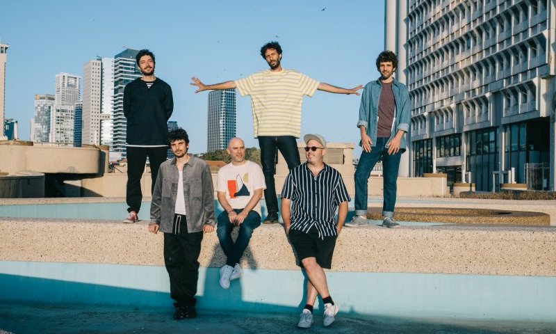 כן כן כן כן: האלבום החדש של אלון עדר ולהקה