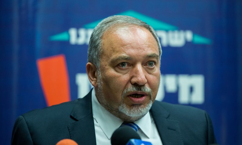 "נתניהו הוא לא ימין ולא שמאל אלא מיסטר זיגזג"