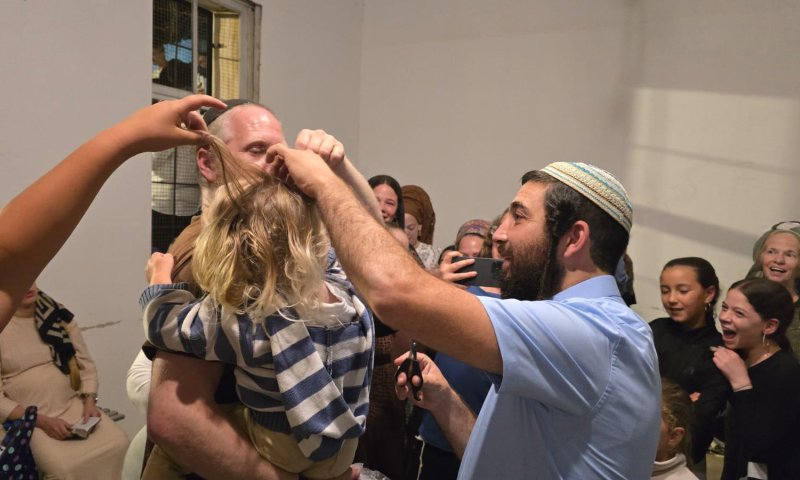 מרגש: חלאקה בקבר יוסף לנכדו של הרב ליברמן הי"ד שנרצח שם