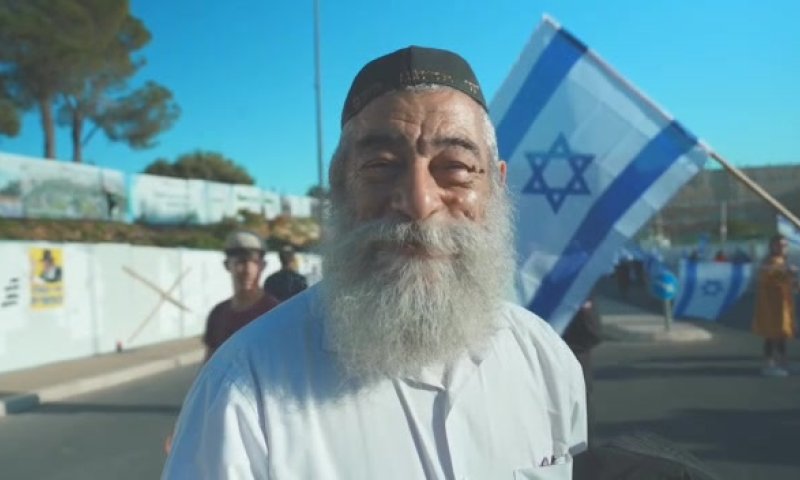 אריאל זילבר הגיע להפגנת הימין: "עם ישראל חי" | צפו