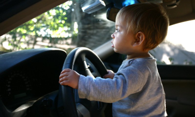 שו"ת סמס: האם על ההורים לממן לימודי נהיגה לילדים?