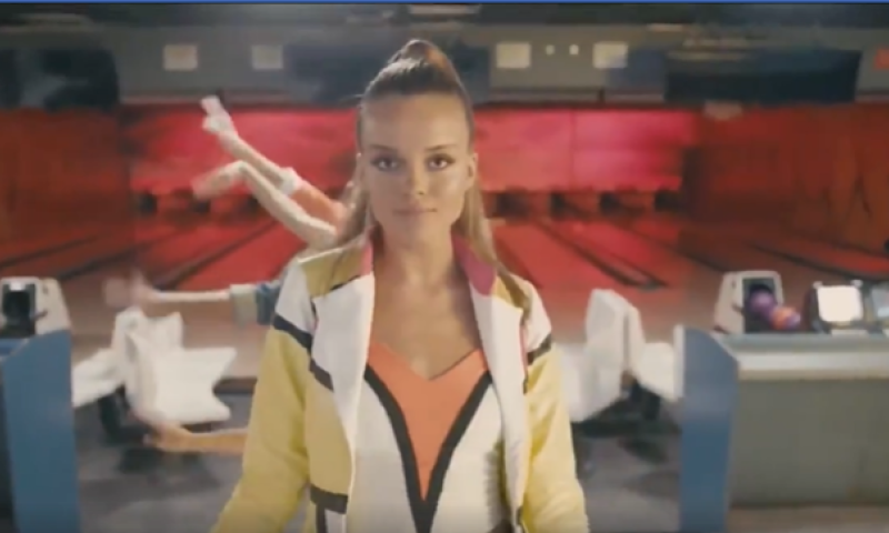 הפסטיגל הסיר מילה מהשיר של עופרה חזה- וחטף מהרשת