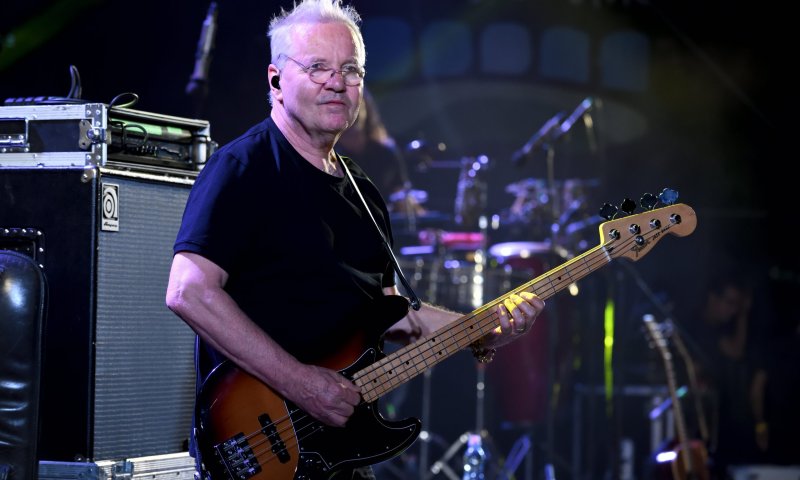 זהו זה במחווה לאלון אולארצ'יק