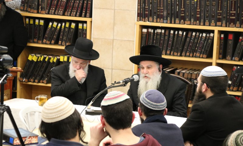 צפו: נכד ה'בבא סאלי' בשיעור בישיבת מרכז הרב