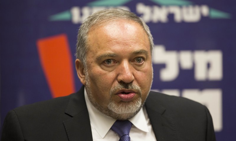 ליברמן נפגש עם הרב סתיו: יחזיר את חוק הגיור