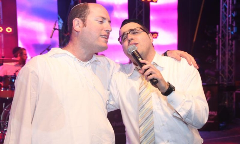 עזרא שולטתתת בכיפה הסרוגה?