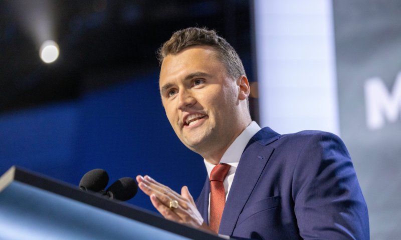 החשוד ברצח קירק שוחרר; המצוד אחרי היורה נמשך