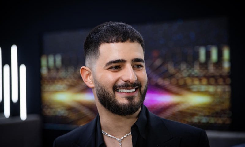 גם סבתא זגורי באה: עדן חסון פתח הופעה במנורה. צפו