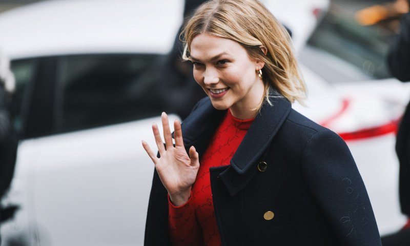 אחיין לאיוונקה טראמפ: הדוגמנית הגיורת חובקת ילד