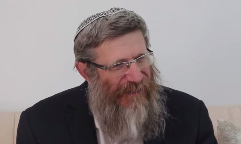 הרב קוסטינר לא מתחרט: אין מקום לבנות בצבא