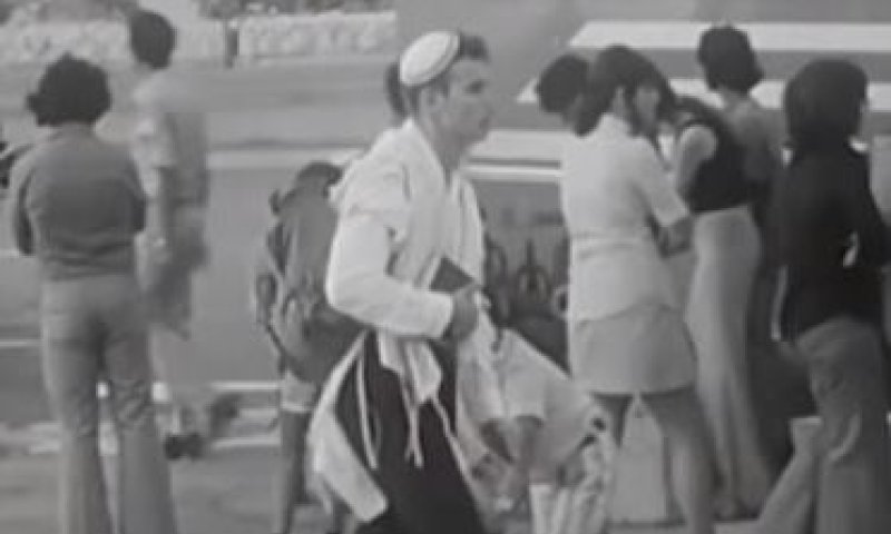 "אכן זה אני": הסרוג שמופיע בפתיח של 'שעת נעילה'