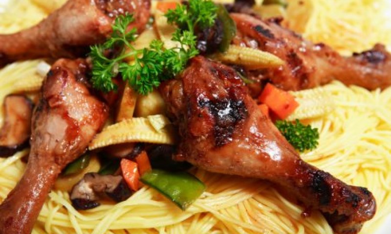 חוטפים שוק: מתכון לשוקיים עוף בגריל