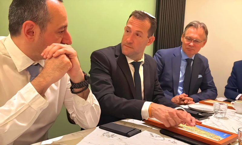 תשובת המתנחלים לפון דר ליין &ndash; בבניין הפרלמנט האירופי