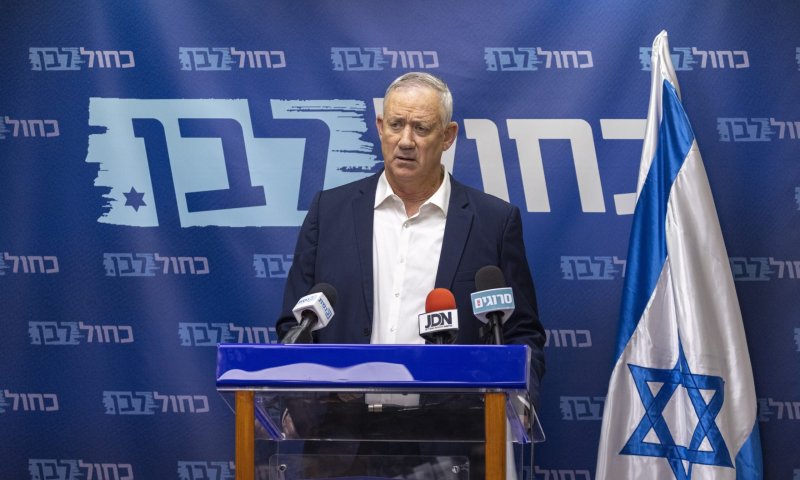 גנץ מגיב לאולטימטום: "ביטון עושה עבודה נהדרת"