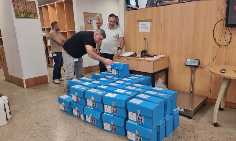 לפני ההצבעה בישראל: הקלפיות מחו"ל הגיעו לארץ