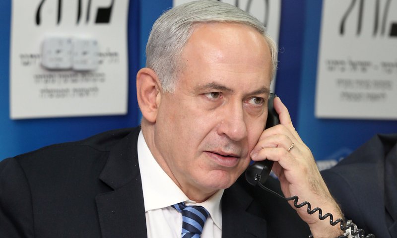 צפו בנתניהו מתקשר לברך את היורד שזכה בפרס נובל