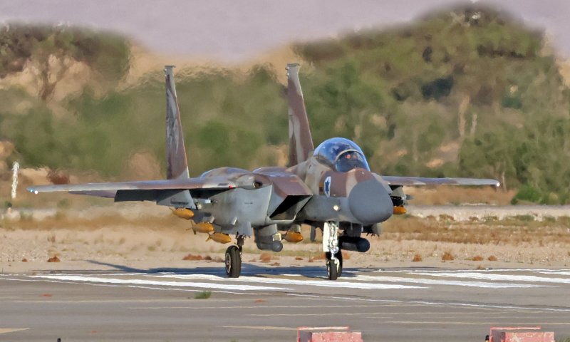 צילם מטוסי קרב בסמוך לבסיס צבאי ונעצר