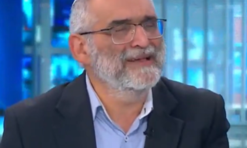 צפו: ד"ר מיכאל בן ארי נשבר ונחנק מדמעות בשידור