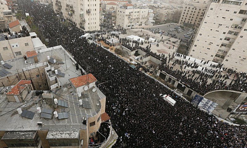 קליפ העצרת: החרדים הוגים בתורה, החיילים יושבי קרנות