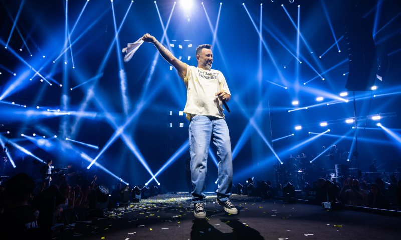 ליאור נרקיס כבש את היכל מנורה, ובצדק | ביקורת הופעה