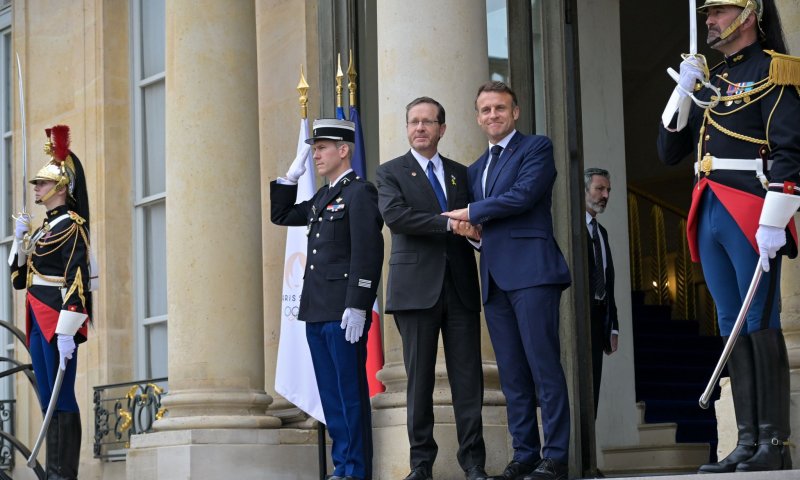 משטרת צרפת חוקרת איומים על חייו של הרצוג