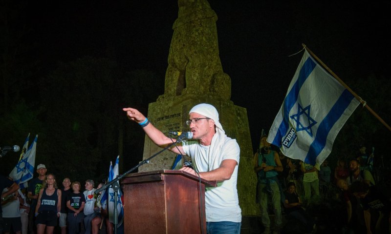 אחרי הסערה: מנהיג המחאה התנצל על ההשוואה של נתניהו להיטלר