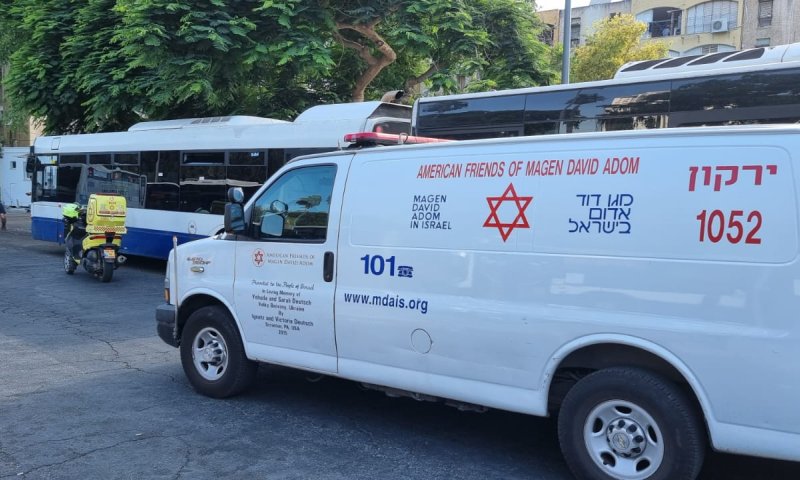 תושב תל אביב דקר נהג אוטובוס &ndash; ונמלט מהמקום