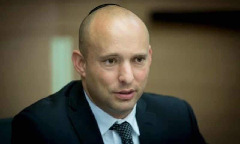 אופס: בנט צייץ נגד החוק אך הצביע בעדו