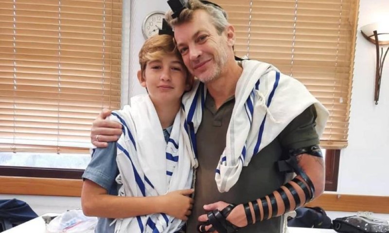 מוקי על בר המצווה של בנו: "ברוך שפטרנו מעונשו של זה"