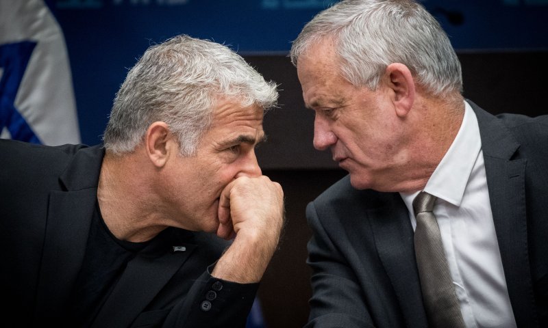 גנץ מגיב לסרטון של לפיד: "צריך להרבות אהבת חינם"