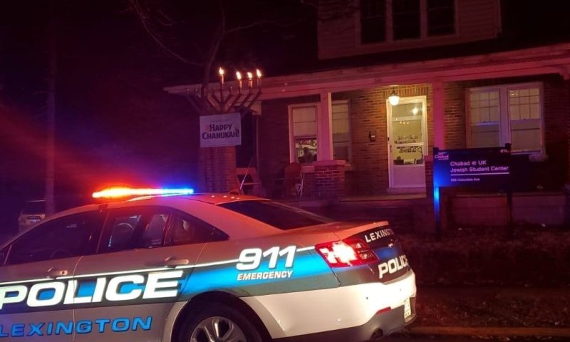 אנטישמיות בארה"ב: אדם הותקף במהלך הדלקת נרות