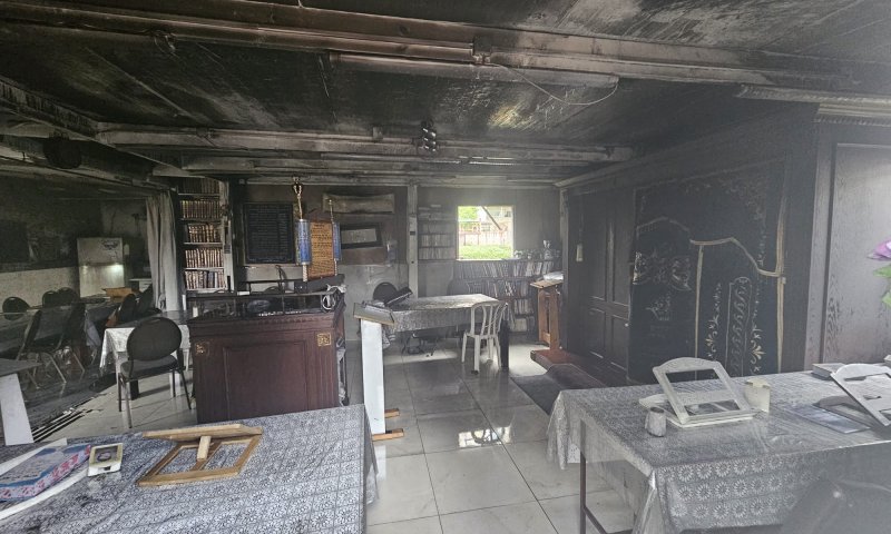 נזק כבד: שריפה פרצה בבית כנסת בטירת כרמל