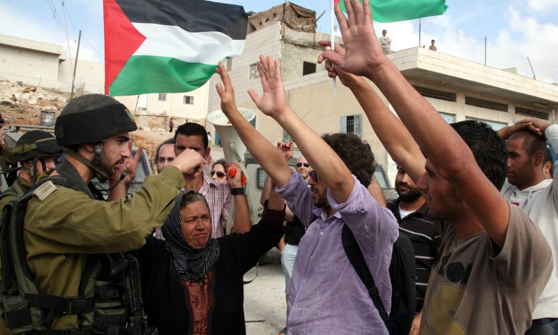 כתב אישום: פעיל השמאל הקיצוני השפיל שוטר אתיופי