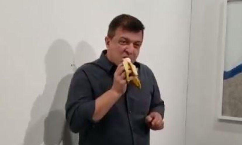 הזוי: אכל יצירת אמנות בשווי 120,000 דולר. צפו